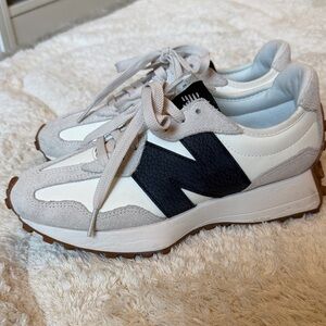 New Balance 327 Women's Sneakers sz 7